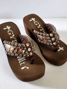 Embellished Brown Platform Thong Sandals by Gypsy Soule Size 6